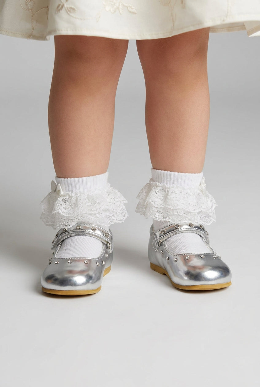 Baby Girls Silver Studded Mary Jane Shoes Model Picture