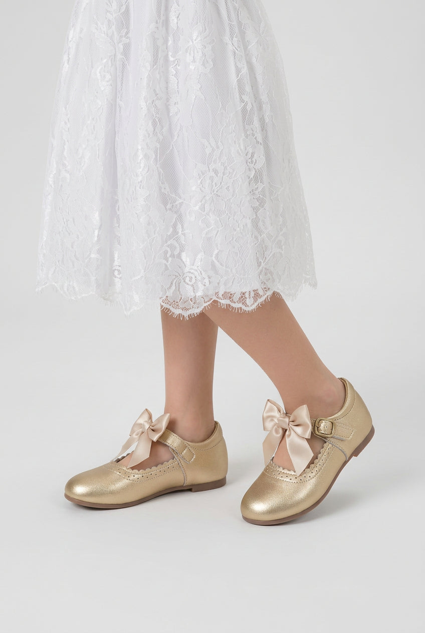 Girls Metallic Bow Mary Jane Shoes - Gold Model Picture
