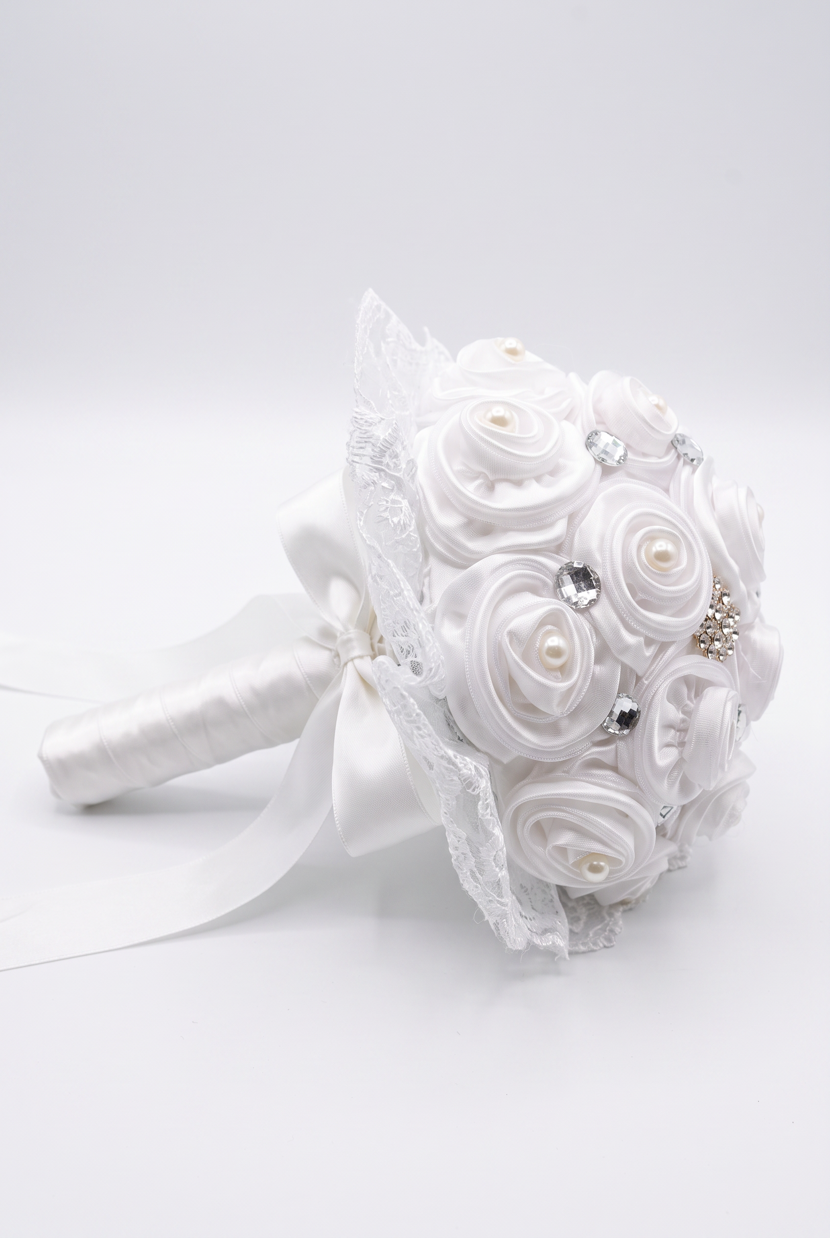 Girls’ Special Occasion Pearl Rose Bouquet with Sparkling Details in White