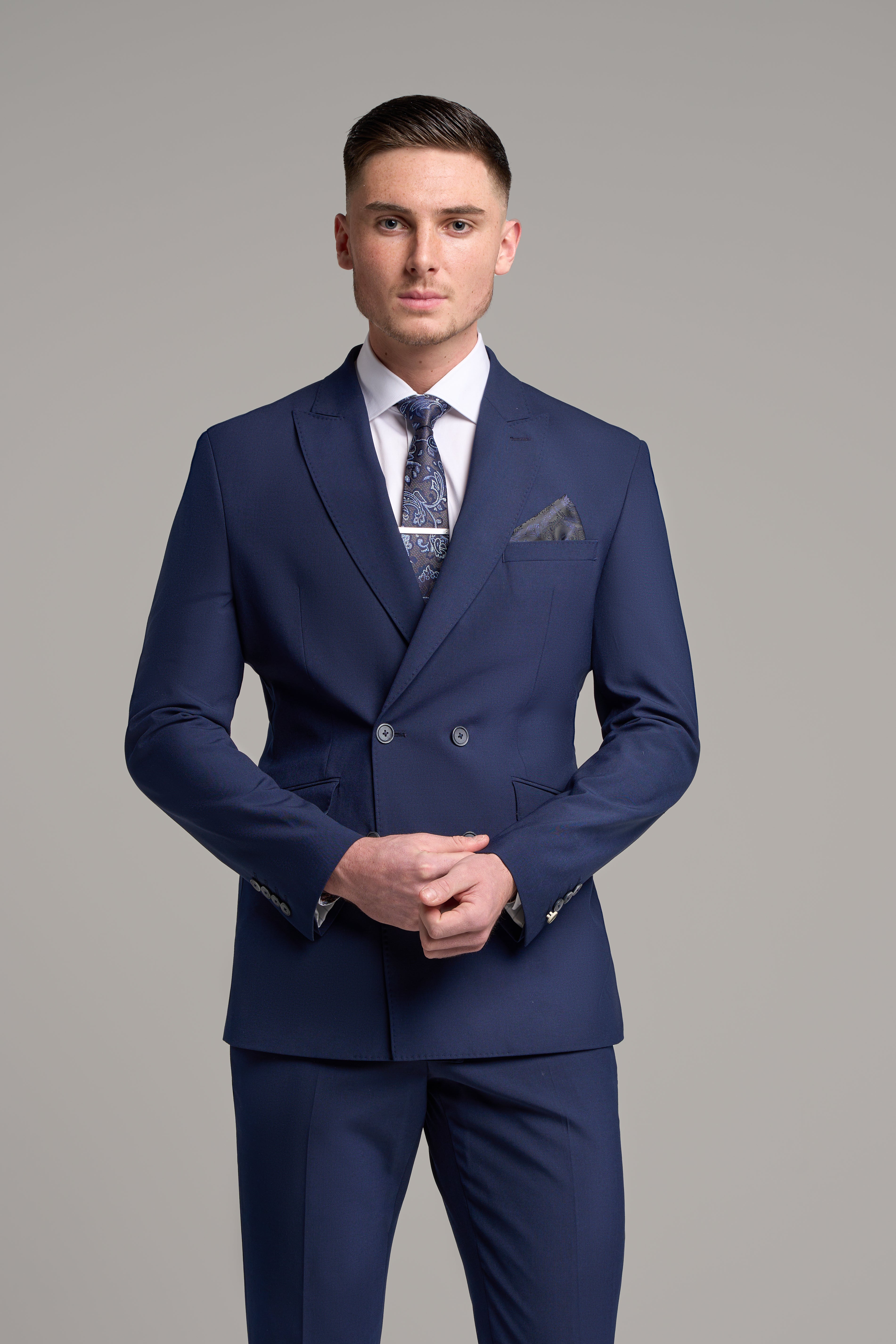 Men’s Wool Mix Double Breasted Suit Jacket – VICTORIOUS - Navy Blue Model Picture