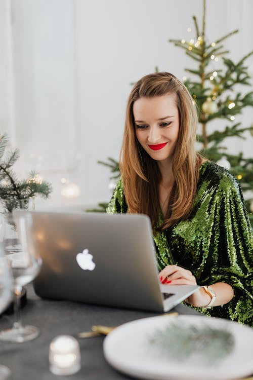 The ultimate Christmas dressing guide for the busy working woman