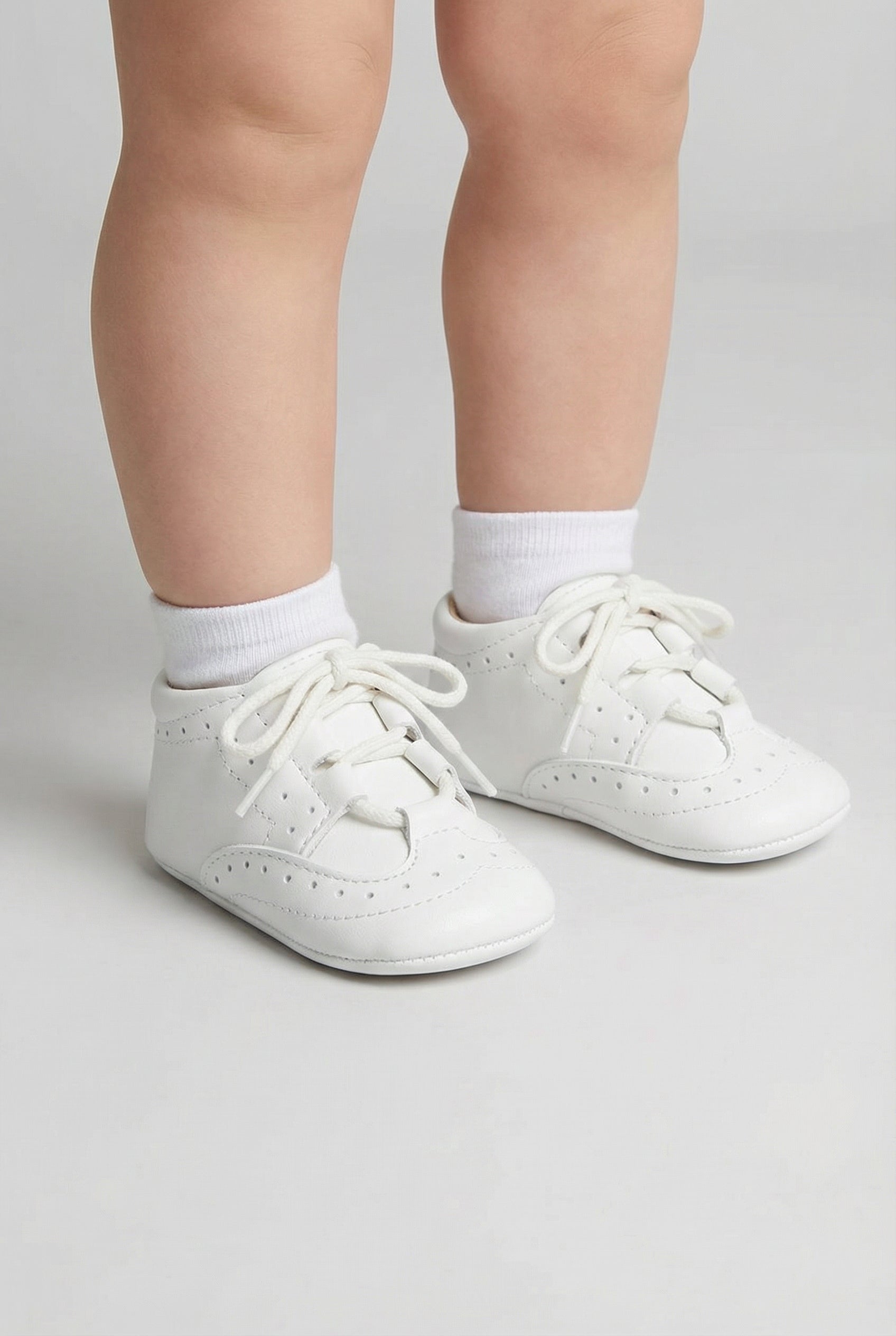Baby Boys Patent Lace Up Pram Shoes - Leon - White Modle Picture