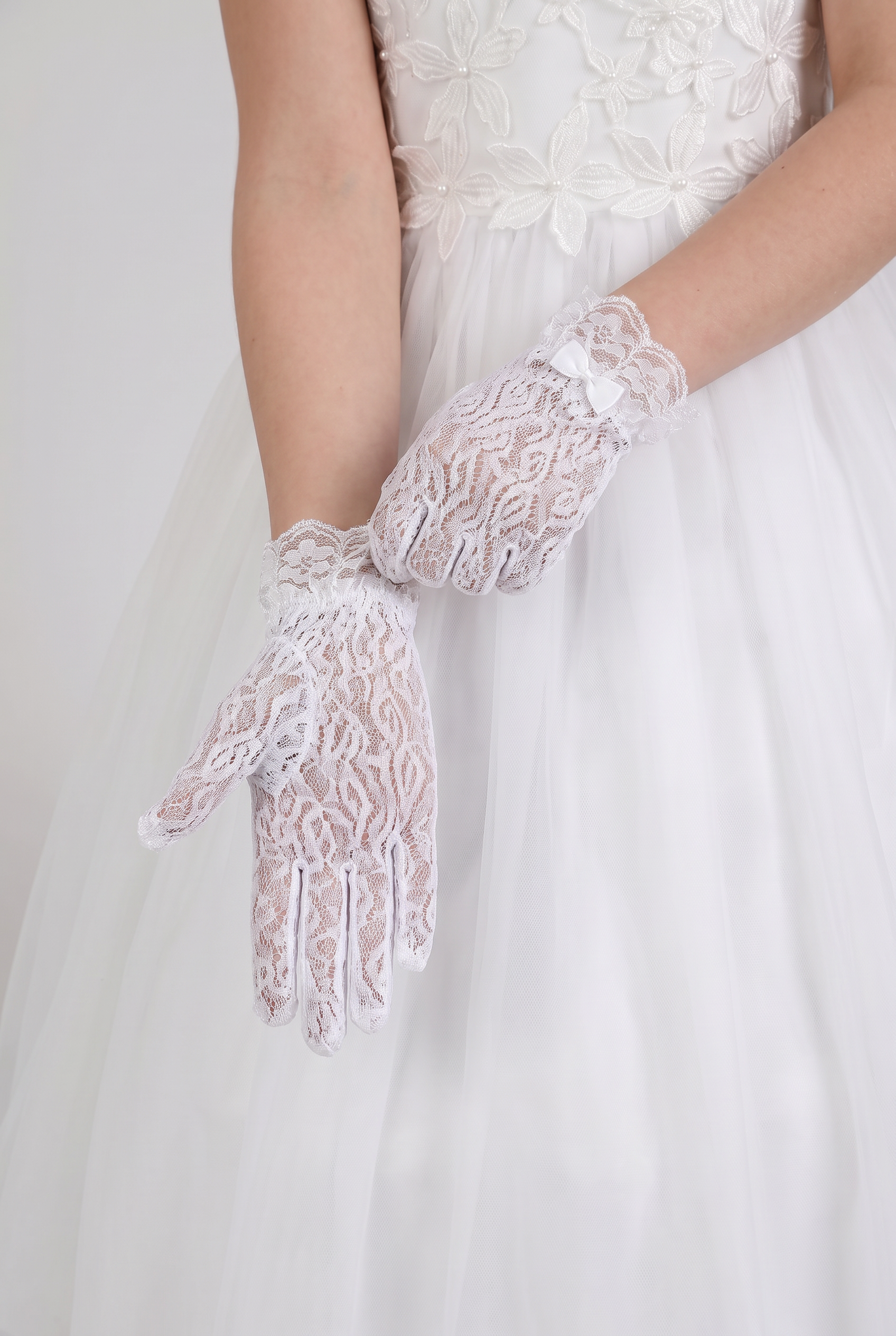 Girls’ Lace Formal Gloves with Bow Detail - White