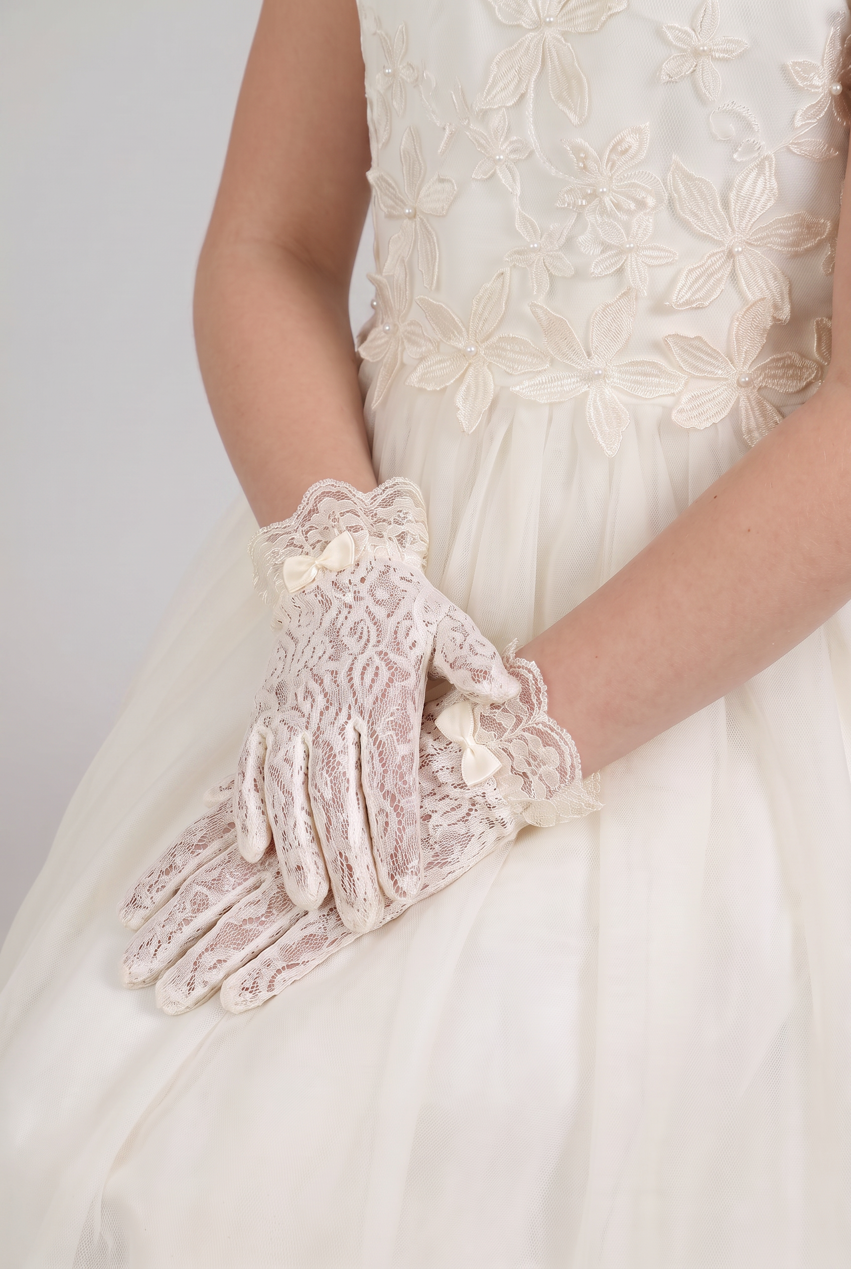 Girls’ Lace Formal Gloves with Bow Detail - Ivory
