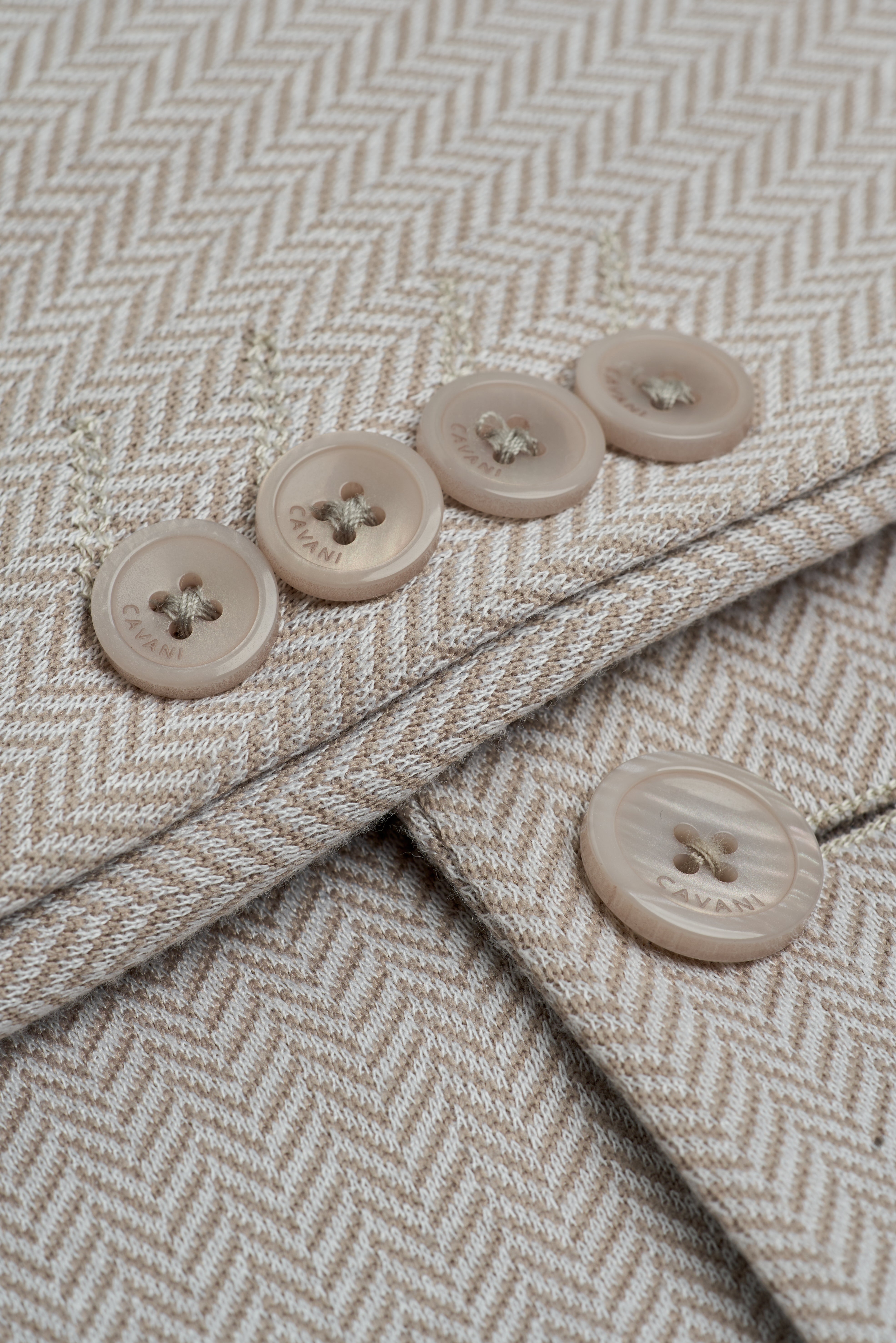 Men’s 2-Piece Herringbone Casual Suit - Vasco - Beige Bottons Detail