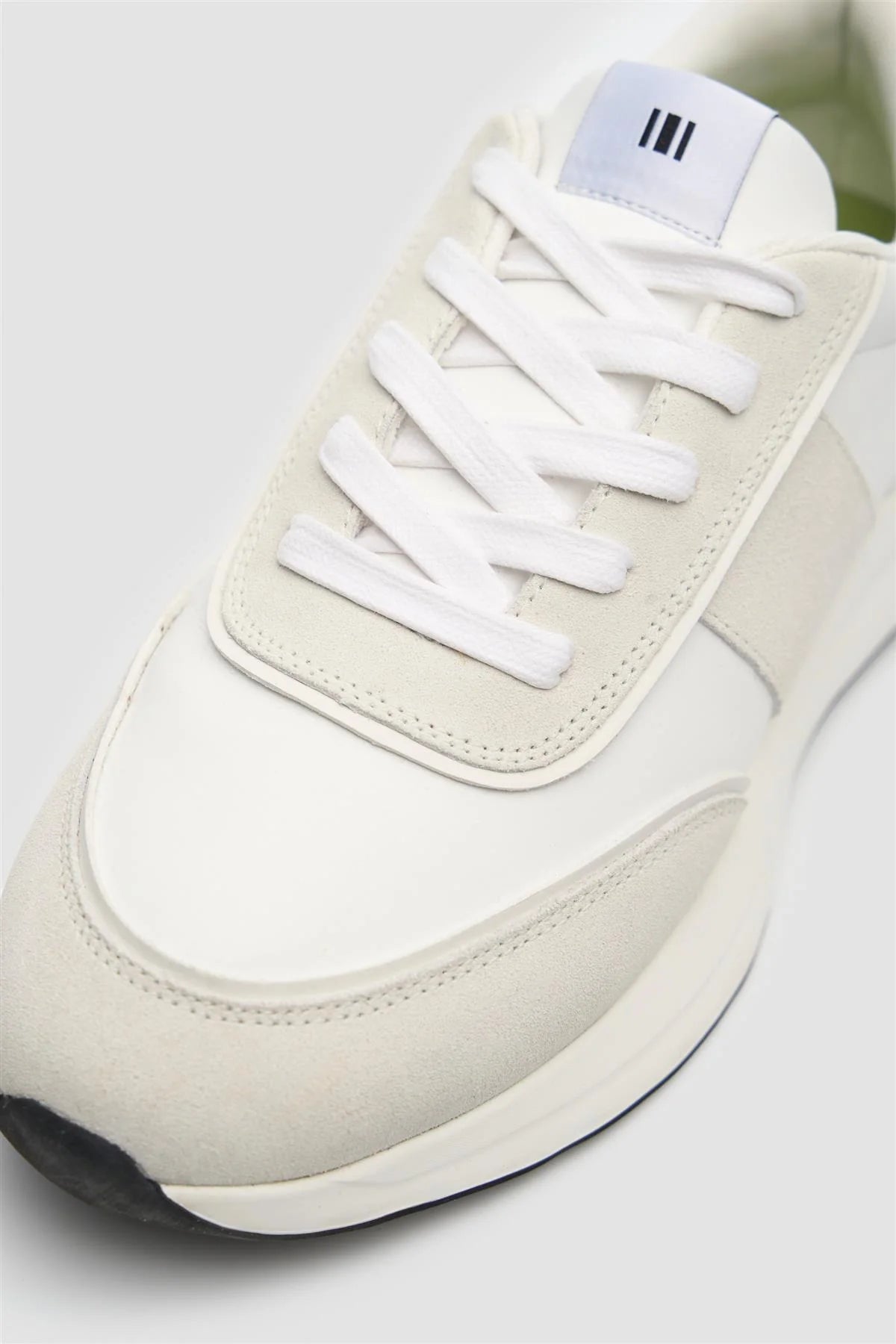 Men’s Classic Lace Up Trainers - Alanza - White Detail Picture