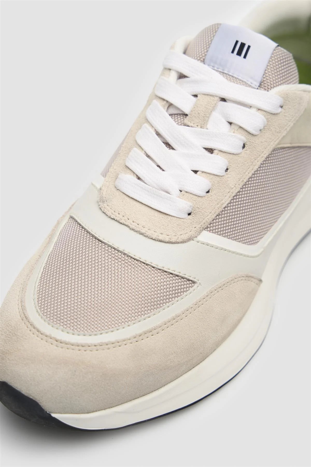 Men’s Retro Lace Up Trainers - Brisbane - White Detail Picture