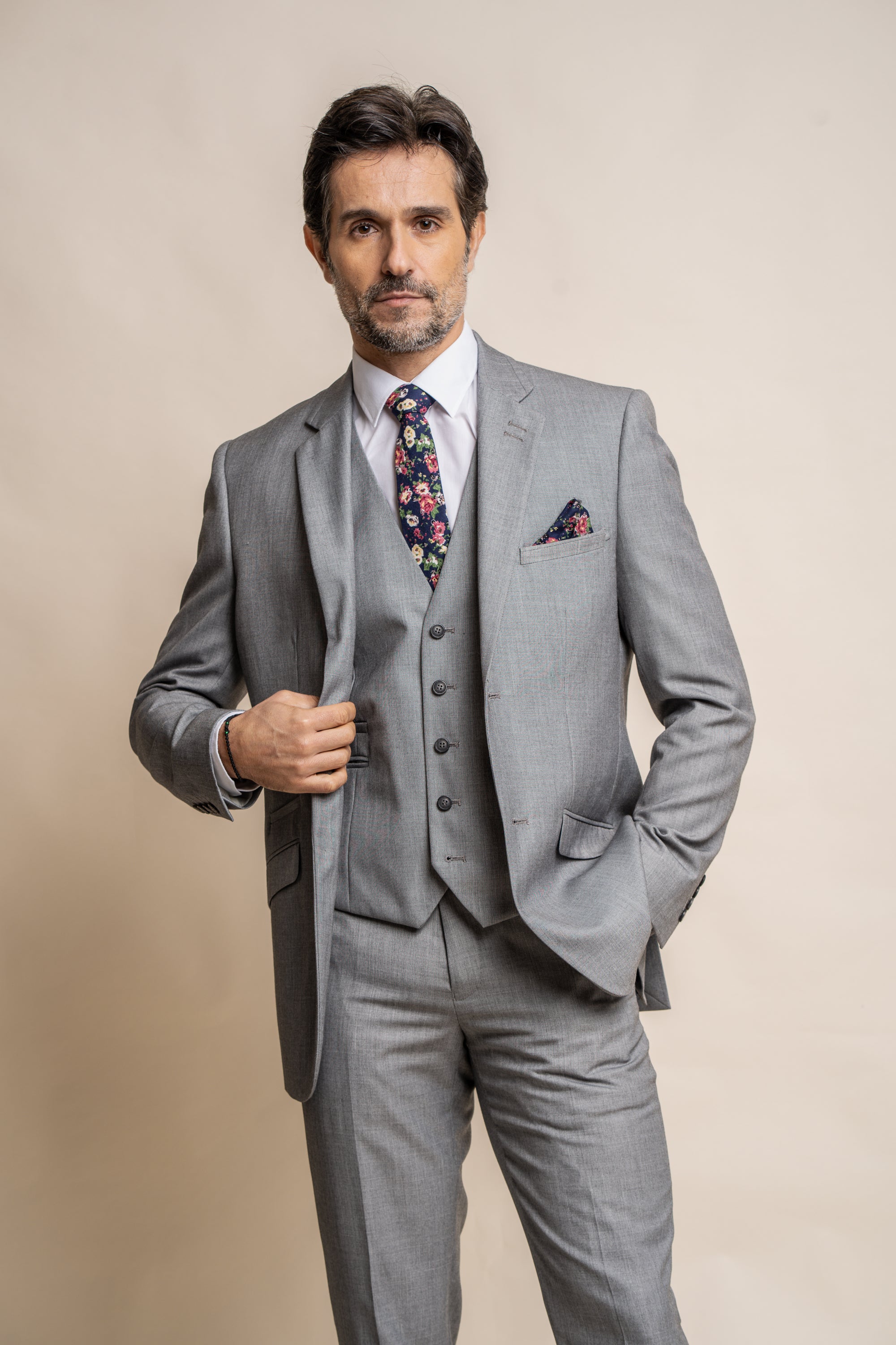 Men's Slim Fit Suit - REEGAN - Light Grey Model Picture