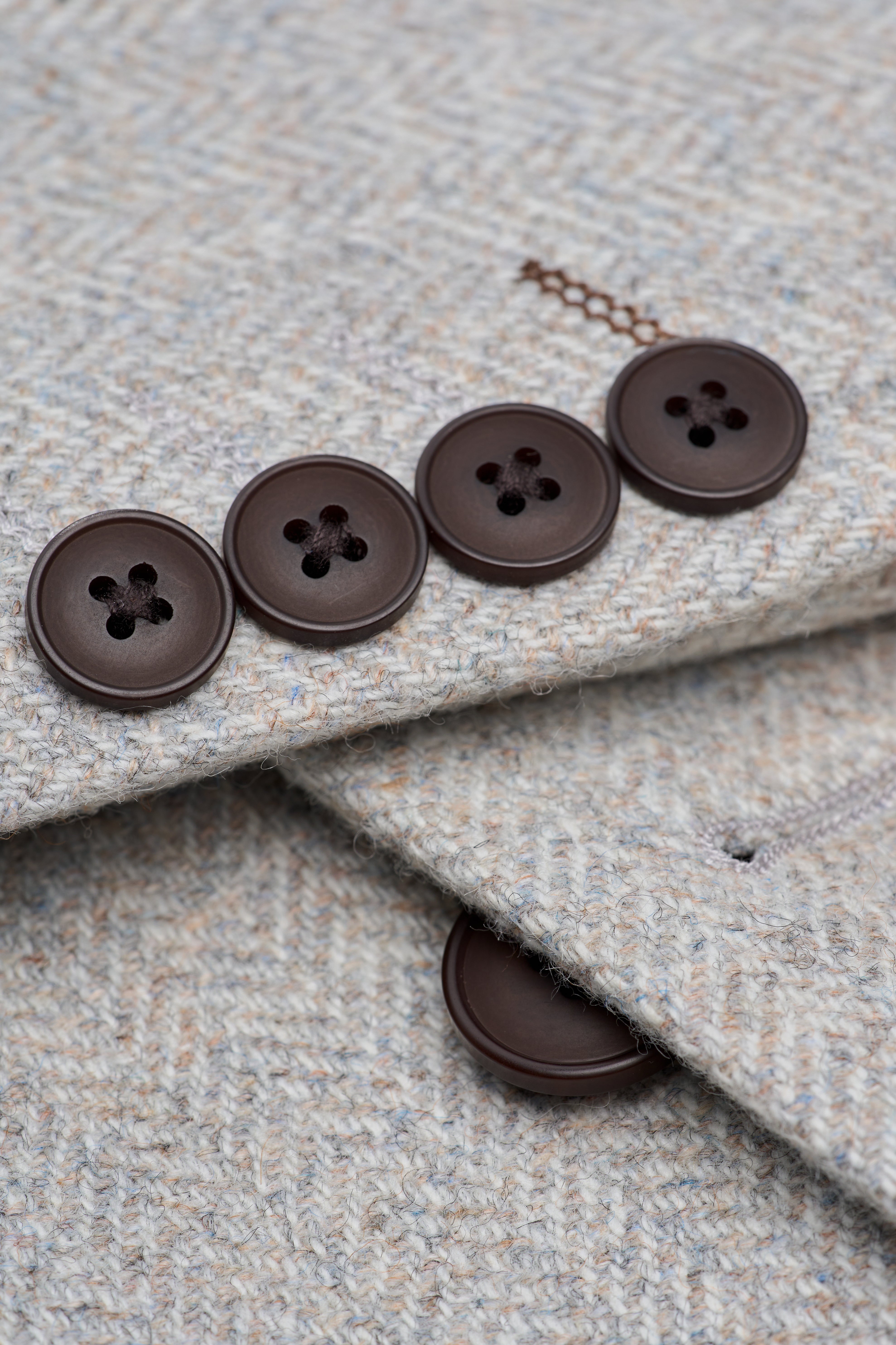 Men’s 3-Piece Wool Herringbone Tweed Suit - Thomas - Pearl Grey Detail Picture