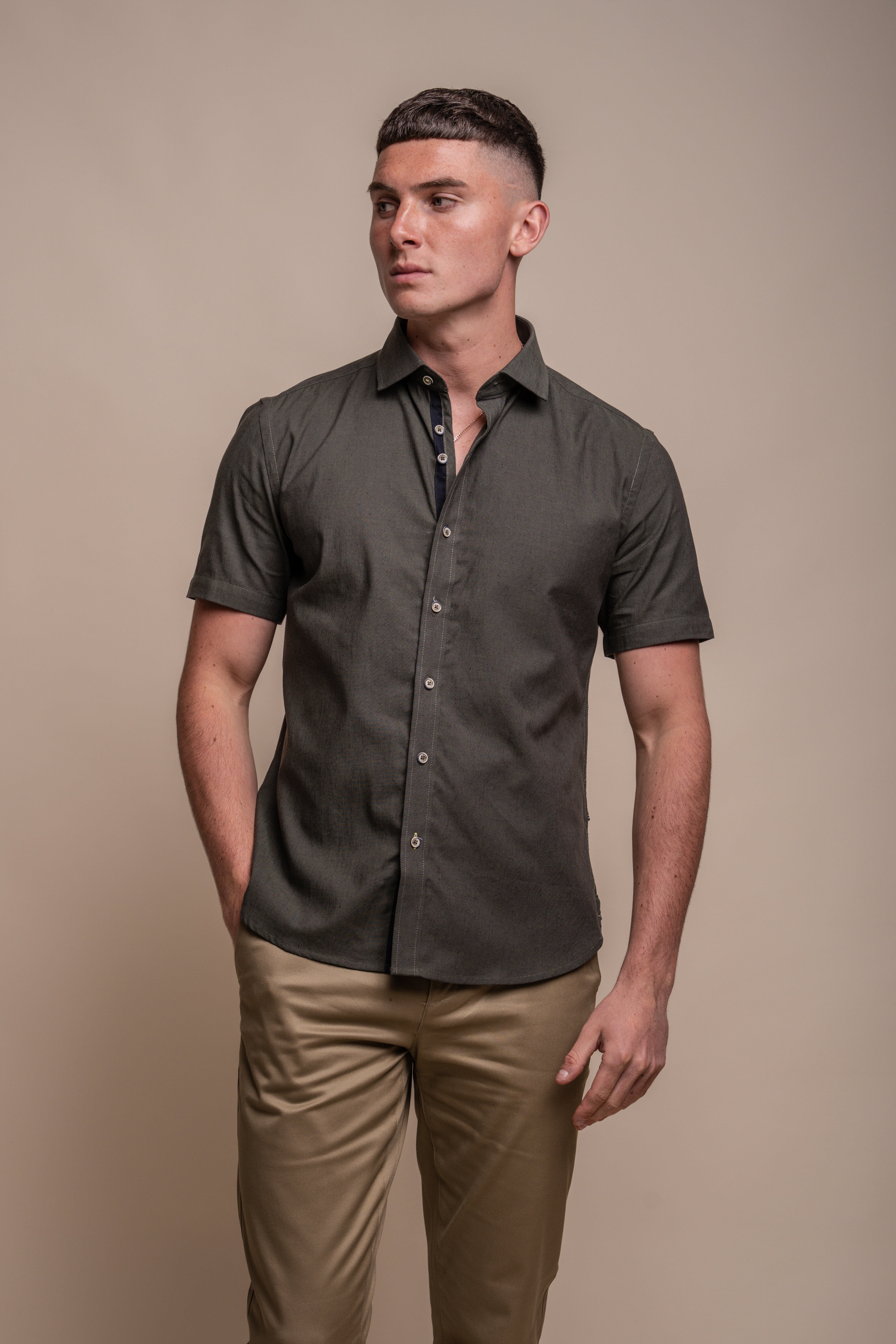 Men's Slim Fit Linen Blend Short Sleeve Shirt - FUEGO - Green Model Picture