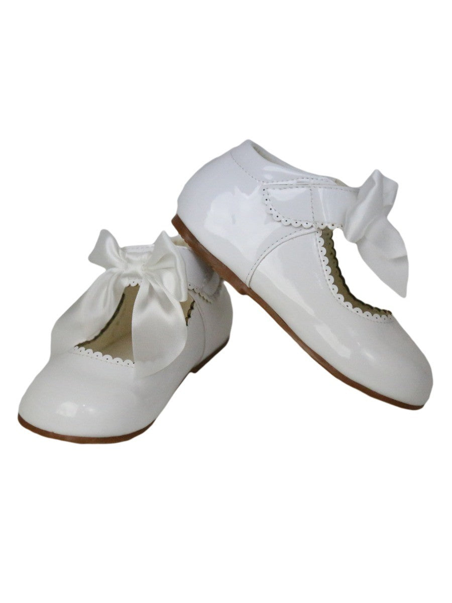 Girls Scalloped Trim Patent Flat Mary Jane Shoes - White