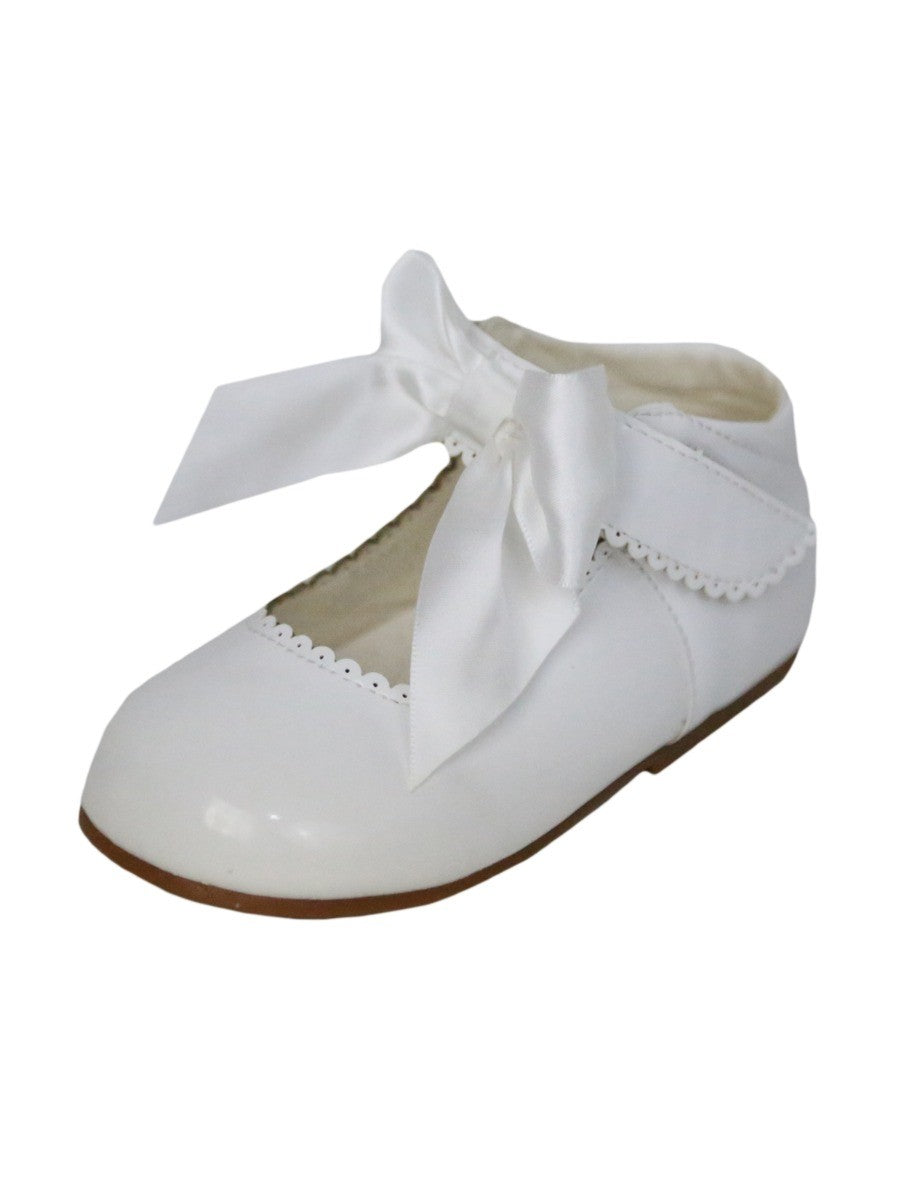 Girls Scalloped Trim Patent Flat Mary Jane Shoes - White