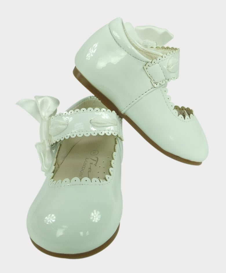 Girls Scalloped Edge Patent Flat Mary jane Shoes - White